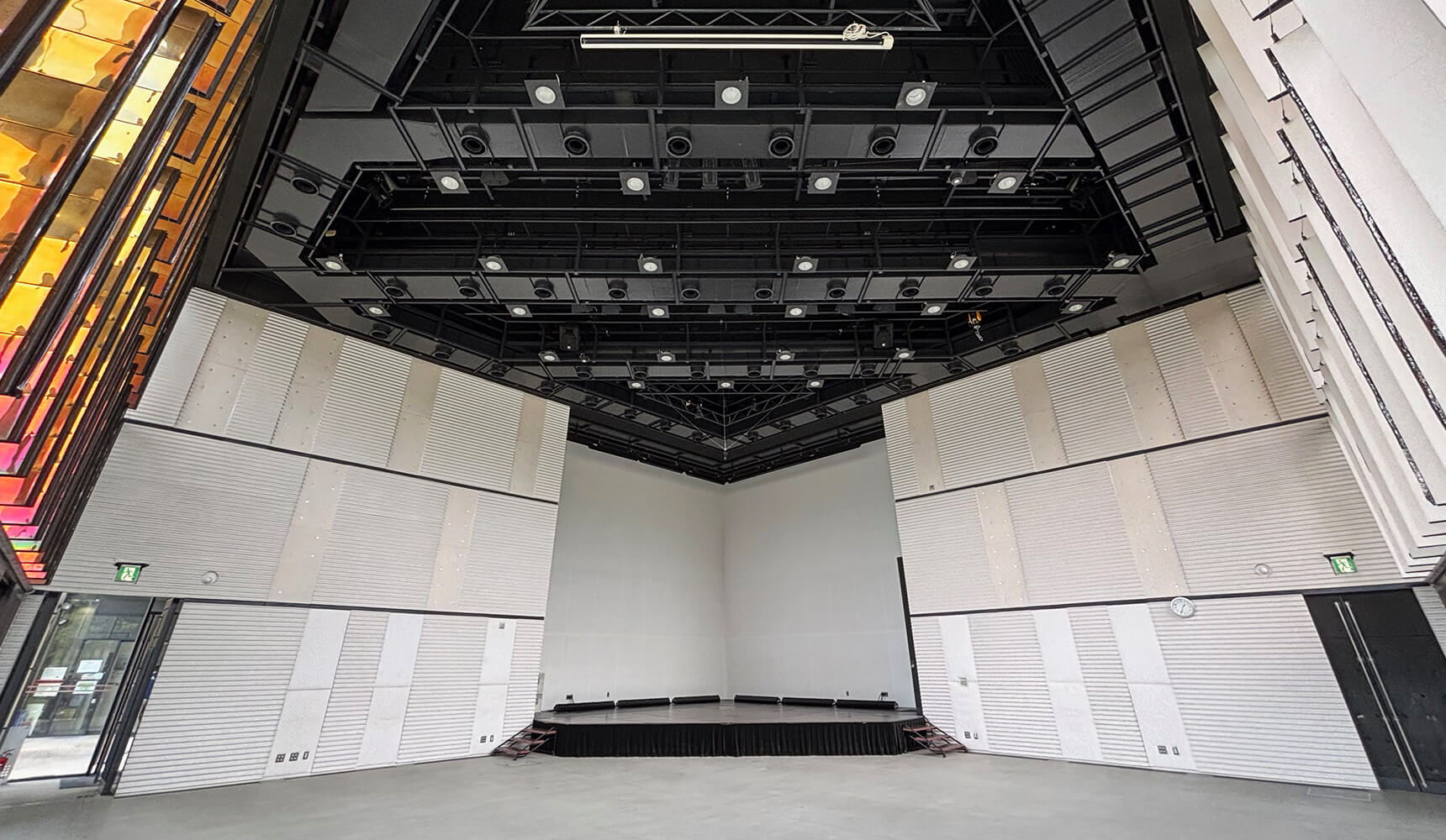 キューブA（多目的ホール）