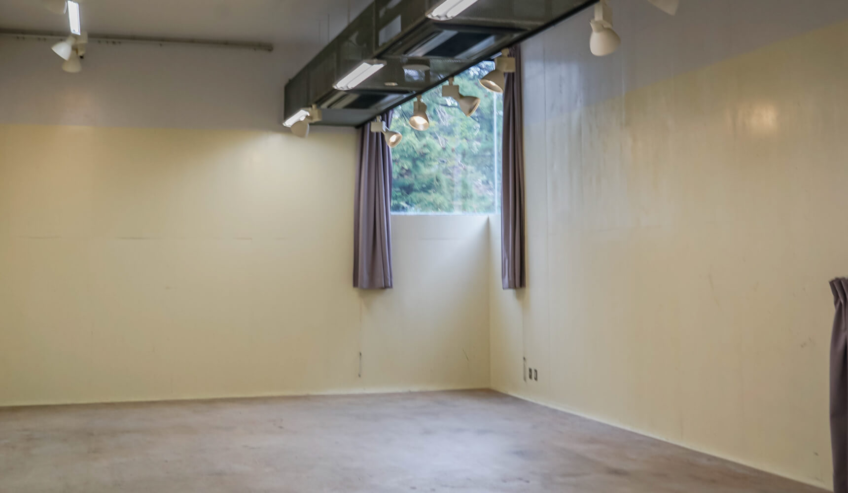 キューブD1（展示室）